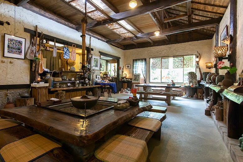 やちむん喫茶シーサー園|店舗内観