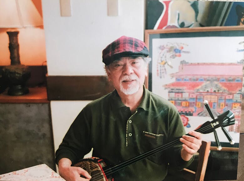 タコス専門店メキシコ｜三線を弾く先代オーナー