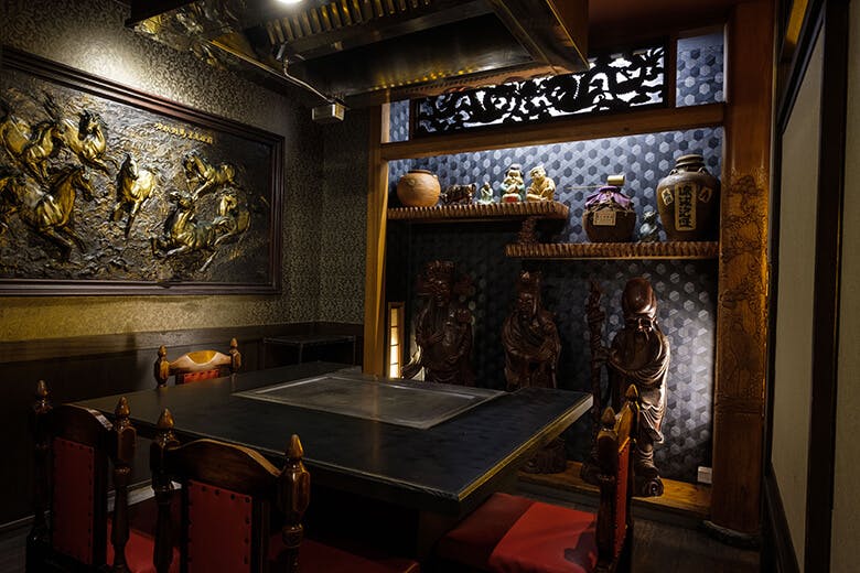 ステーキハウス四季|豪華な雰囲気の個室