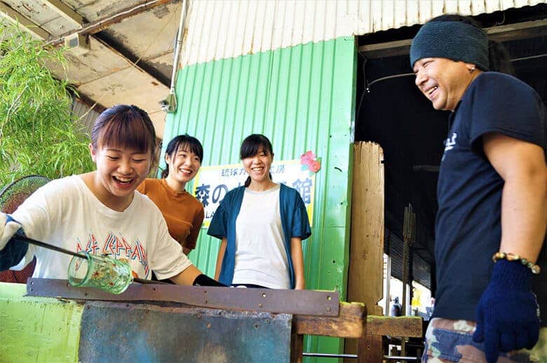 森のガラス館｜ガラス体験の様子