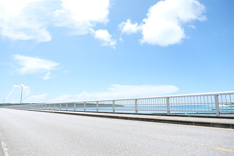 来間（くりま）大橋｜橋を歩いて渡る事ができる歩道