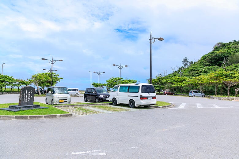 浜比嘉大橋|浜漁港緑地公園の駐車場