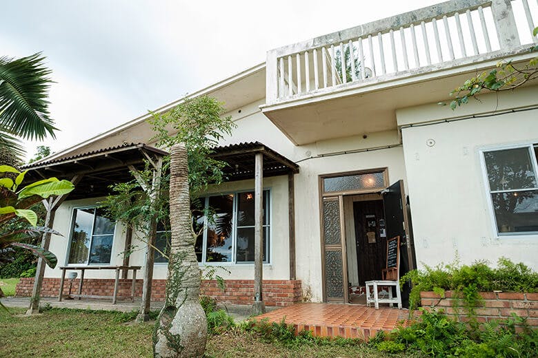 Roguii（ロギ）｜店舗入り口側の外観