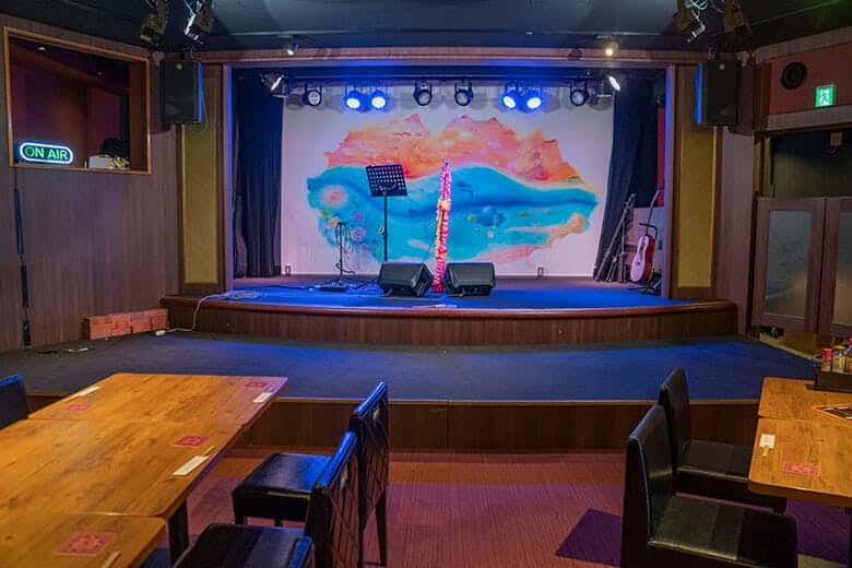 三線ライブと島体験の店「SUPER
