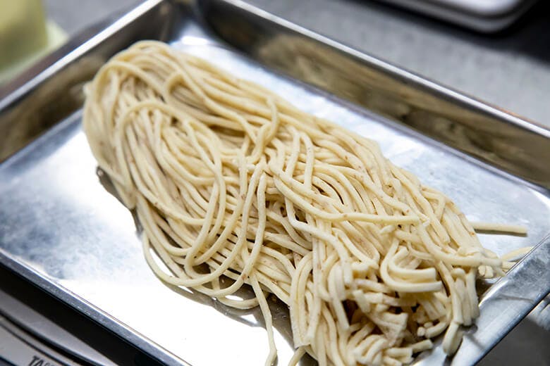 金月(きんちち)そば|自家製生麺「ストレート麺」