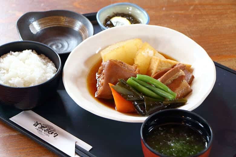 首里殿内（すいどぅんち）｜煮付け定食（汁物・ご飯・もずく酢付）