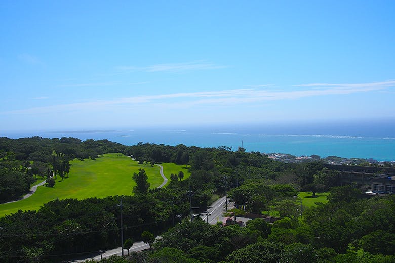 玉城城跡｜遠くに見える神の島「久高島」