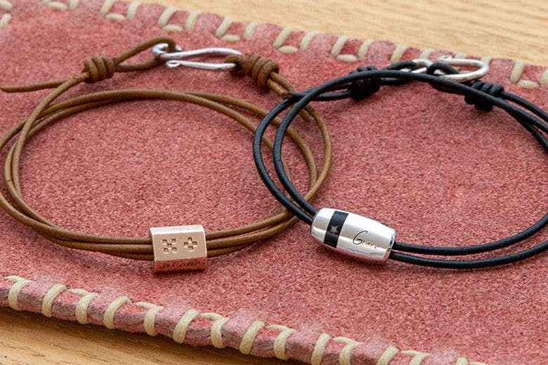 Grace(グレイス)|ミンサーと星の砂をモチーフにした本革レザーブレスレット