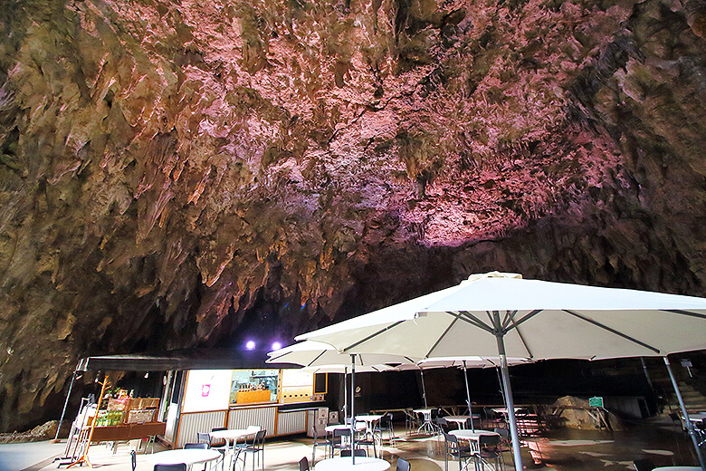 ガンガラーの谷「ケイブカフェ」