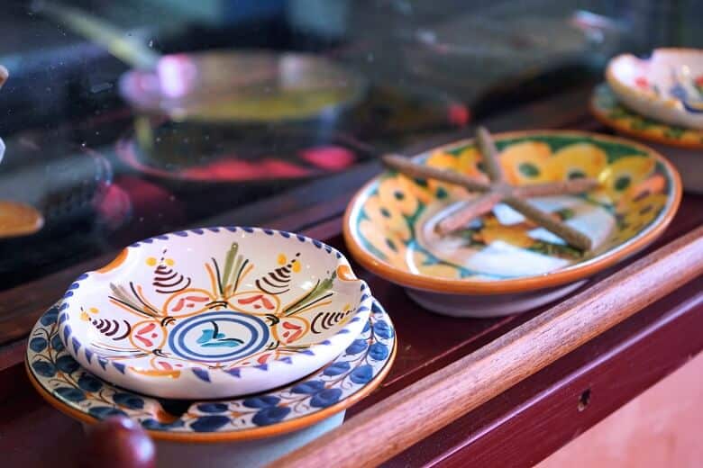 SOLEMARE(ソレマーレ)|店内の陶器