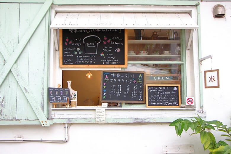 喫茶ニワトリ｜注文用の小窓