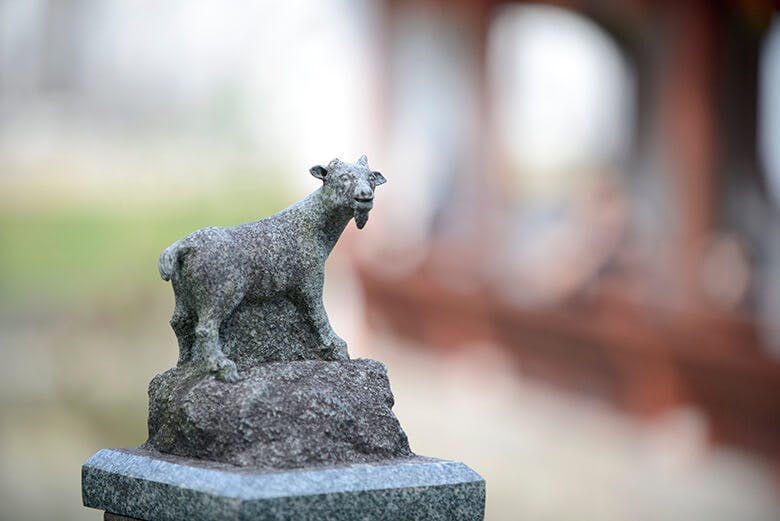 福州園｜橋の彫刻「山羊」