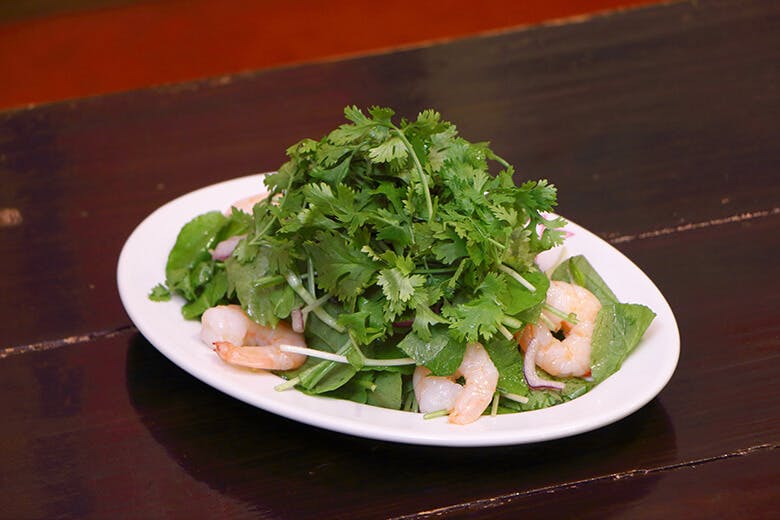 新小屋（アラコヤ）｜海老とパクチーのサラダ