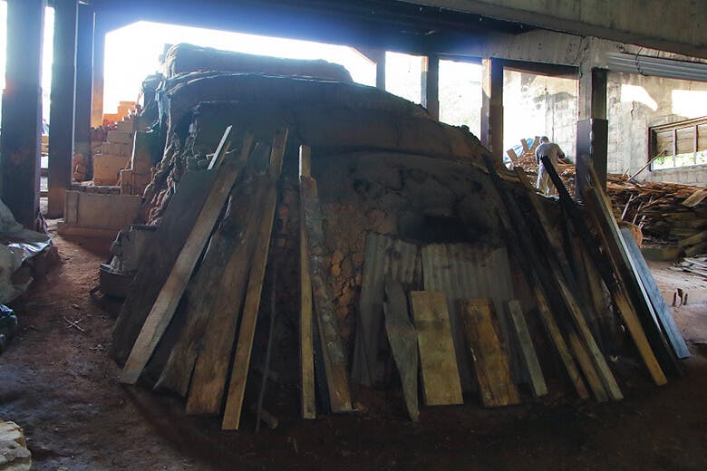 やちむんの里｜やちむんの里で最初の登り窯「金城次郎窯」