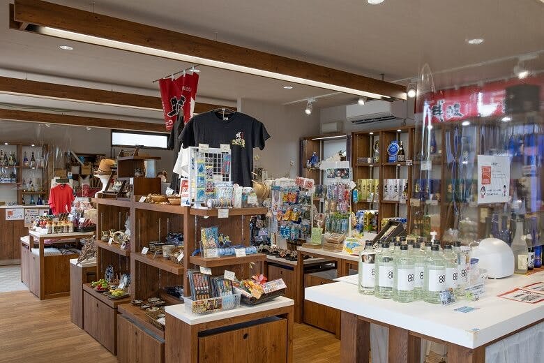比嘉酒造|ZANPAファクトリーショップ店内の様子