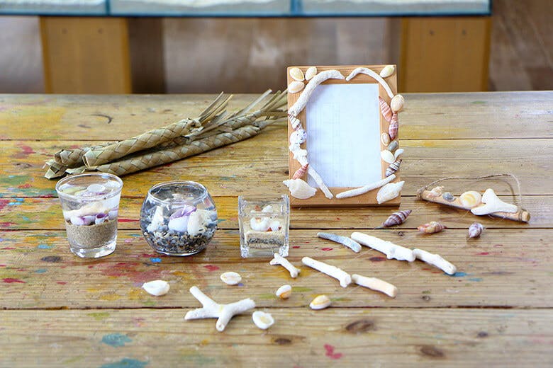 もとぶ元気村|沖縄の砂やサンゴ、貝殻を使ったジェルキャンドルやフォトフレーム