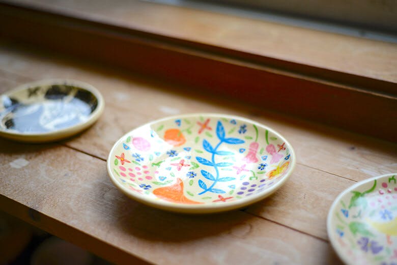 双子堂|鮮やかな色使いの皿