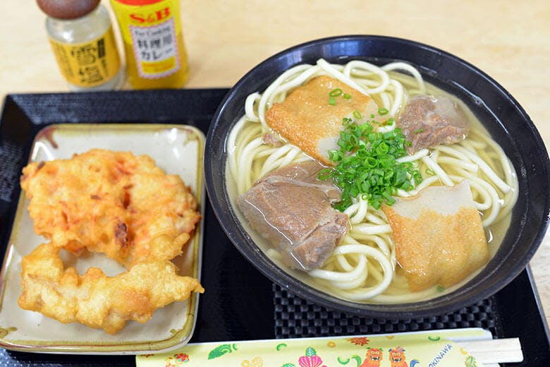 くになか食堂｜宮古そば（てんぷら2個付き）600円