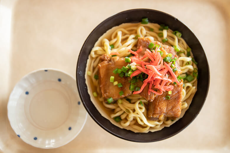我部祖河食堂｜ソーキそば（大）：800円