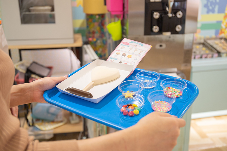 アイスバー作り体験|アイスバーを受け取る