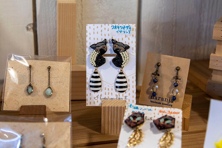 雑貨屋たんたん｜ワオキツネザルのイヤリング