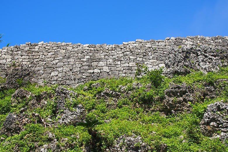 玉城城跡｜琉球石灰岩の石積み