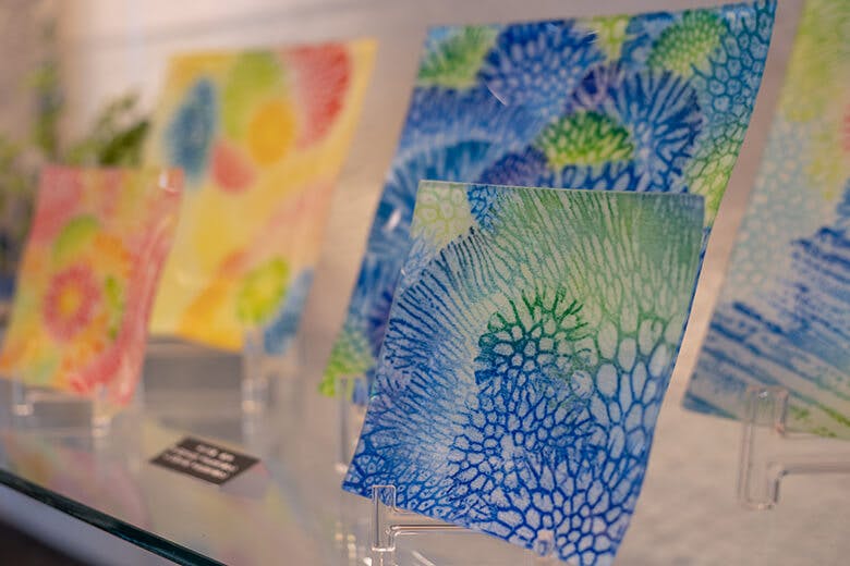 首里琉染|沖縄土産やギフトとしても人気の高い、サンゴ染の商品