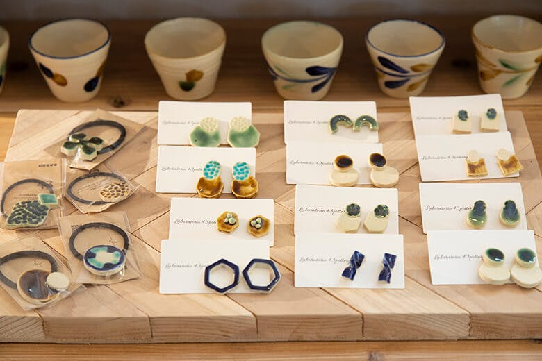 Atelier43(アトリエヨンサン)|陶器のアクセサリー