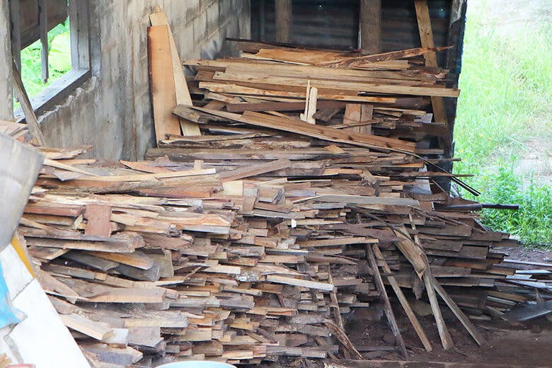 やちむんの里｜薪