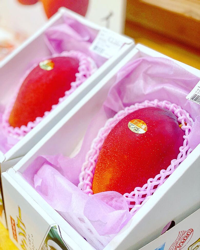 島の駅みやこ|赤く熟れたマンゴー