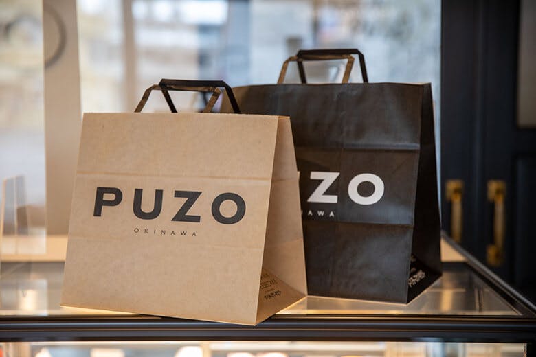 プーゾチーズケーキセラー|お土産にもぴったりのお洒落なショッパー