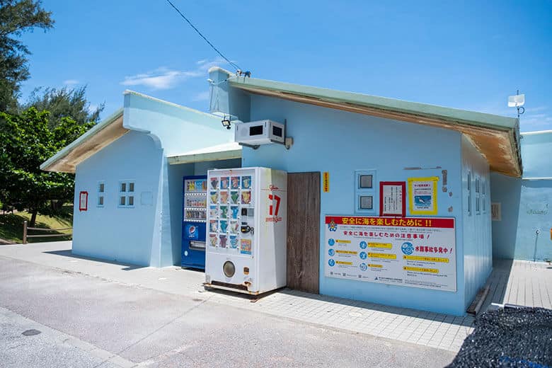 パイナガマビーチ|しっかり整っているトイレ、シャワー設備