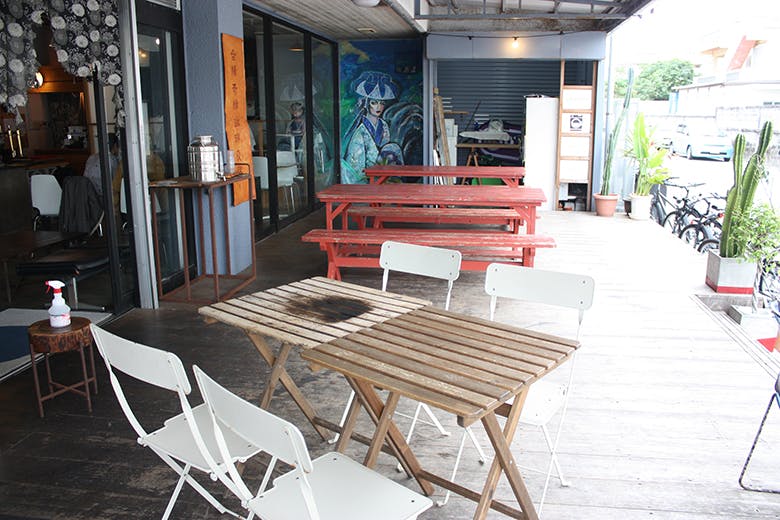AIEN?COFFEE&HOSTEL（アイエン?コーヒー＆ホステル）｜テラス席