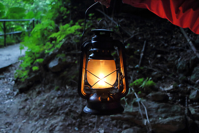 洞窟散策用のランタン