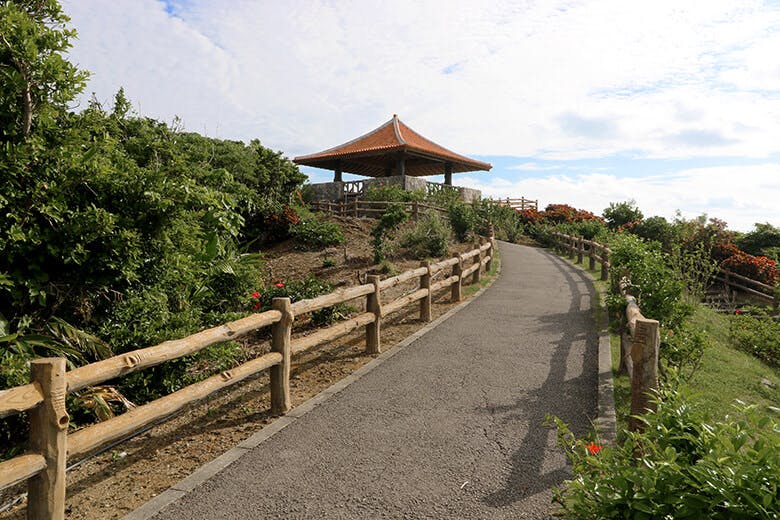 玉取崎展望台（たまとりざきてんぼうだい）｜展望台へのびる遊歩道