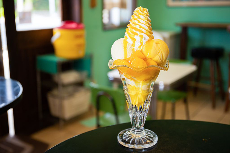 田中果実店｜贅沢マンゴーパフェ（980円）