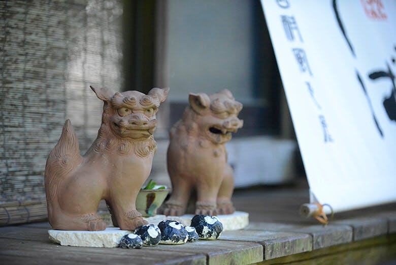今帰仁そば｜可愛らしいシーサーがお出迎え