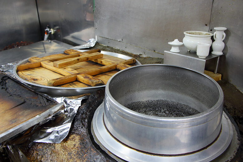 きしもと食堂(本店)|厨房の茹で窯