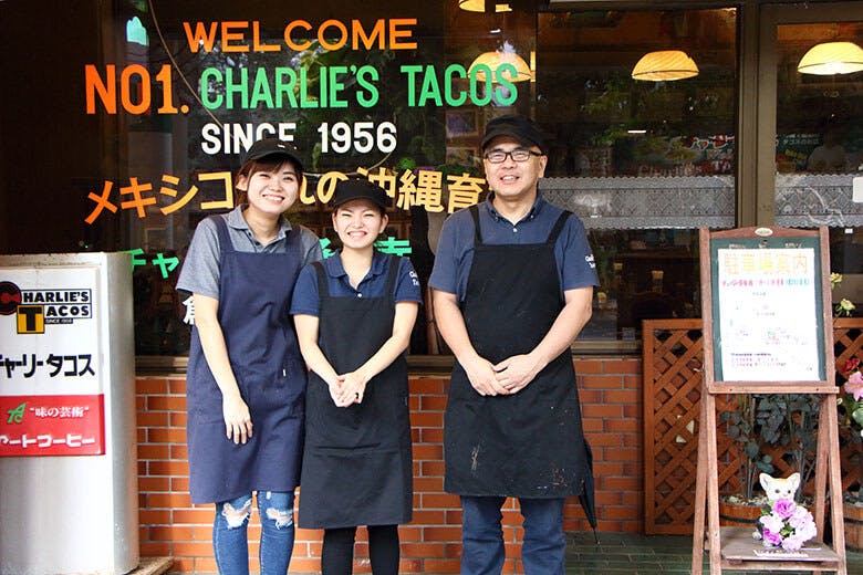 チャーリー多幸寿（タコス）本店｜店長の勝田さんとスタッフ