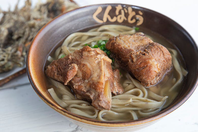 くんなとぅ|自家製もずく麺を使用した沖縄そば