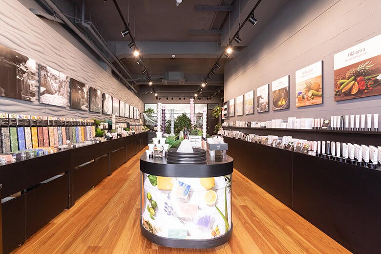 SuiSavon-首里石鹸-|まるでギャラリーのようなお洒落な店舗