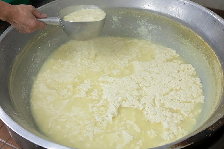 ななほし☆食堂|大きな鍋にいっぱいのゆし豆腐