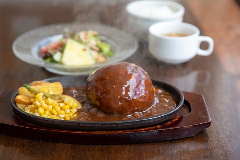 ばくばく亭|湯気が立ち込めて、たまらなく美味しそうなチーズインハンバーグ