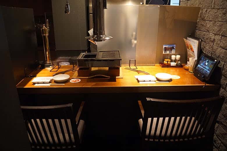 焼肉なかお｜2名掛けカウンター席