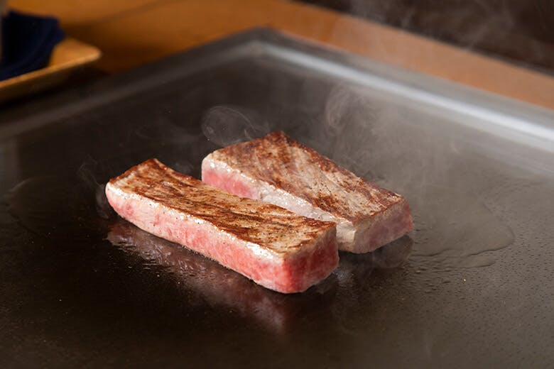 碧｜鉄板で焼かれるお肉