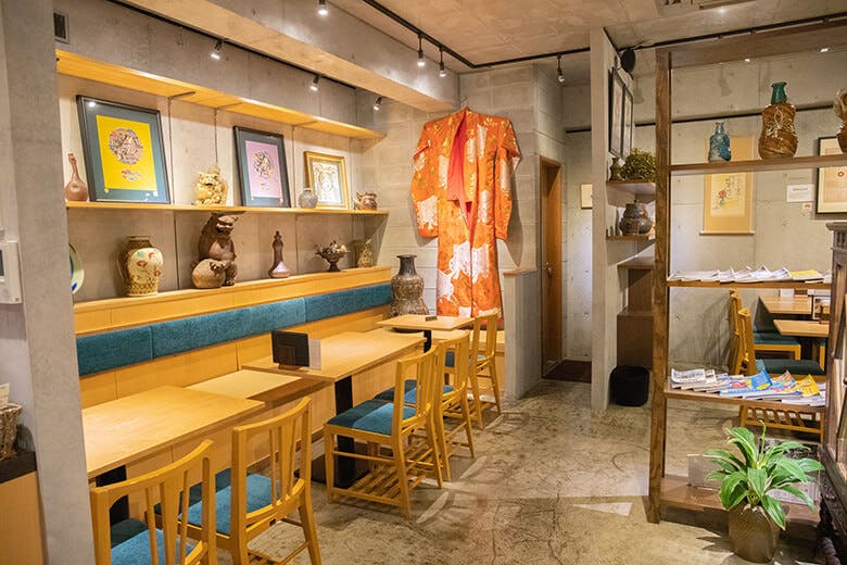 うちなー茶屋&ギャラリーぶくぶく|店舗内観