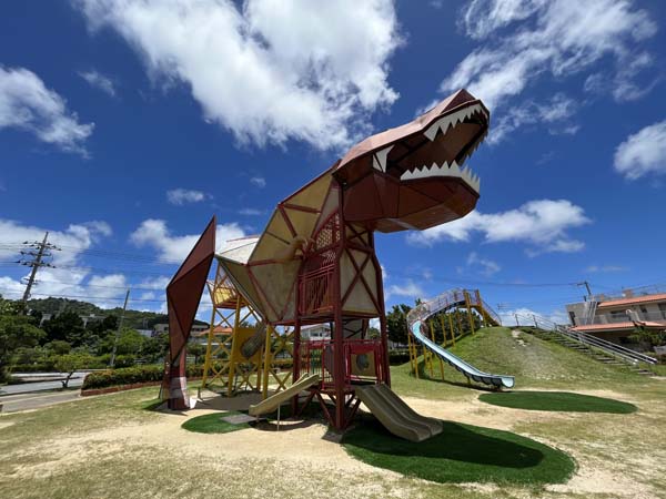 05東浜きょうりゅう公園_恐竜型遊具