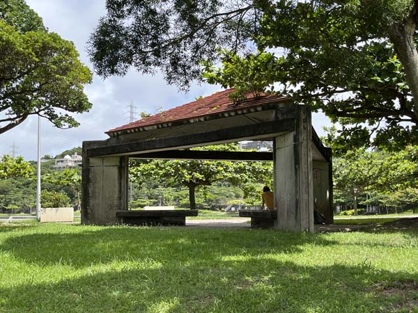 13西原運動公園_東屋