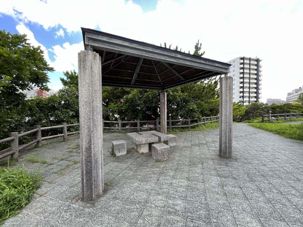 14上原高台公園_東屋