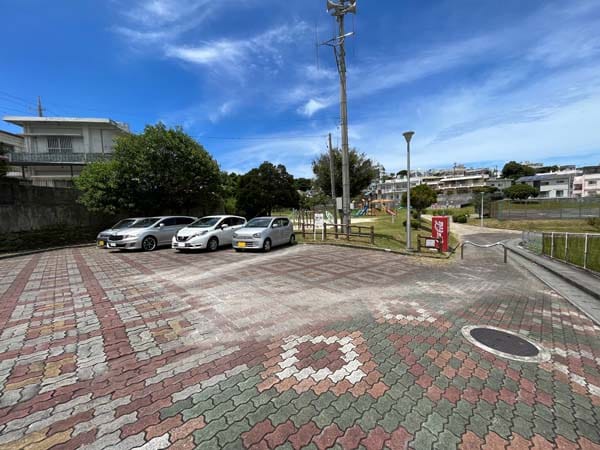 02諸見里近隣公園_駐車場